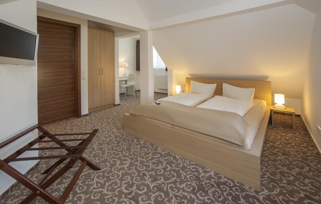 Pension Lok-Inn Walluf Esterno foto